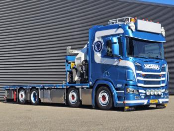 R520 V8 8x2/6 / HMF 70 tm + JUMBO AANHANGER
